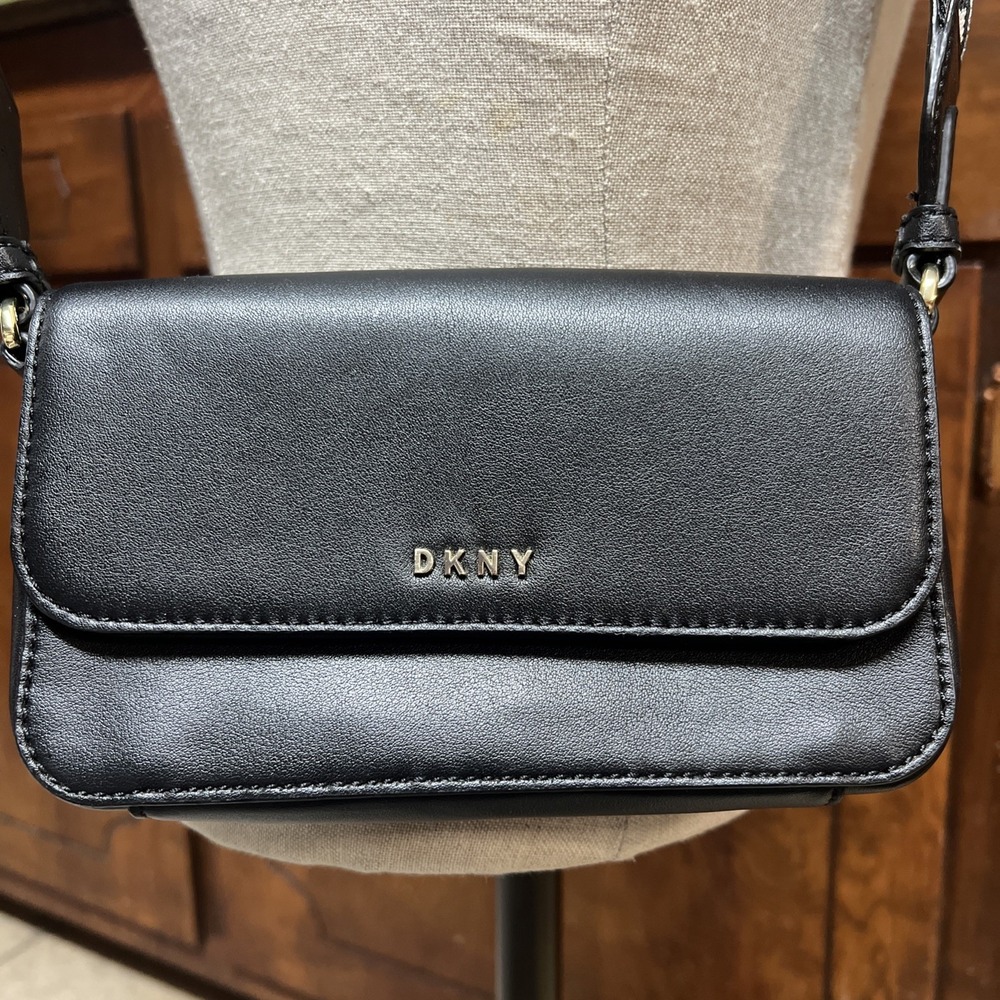 DKNY crossbody bag With Adjustable Strap‎